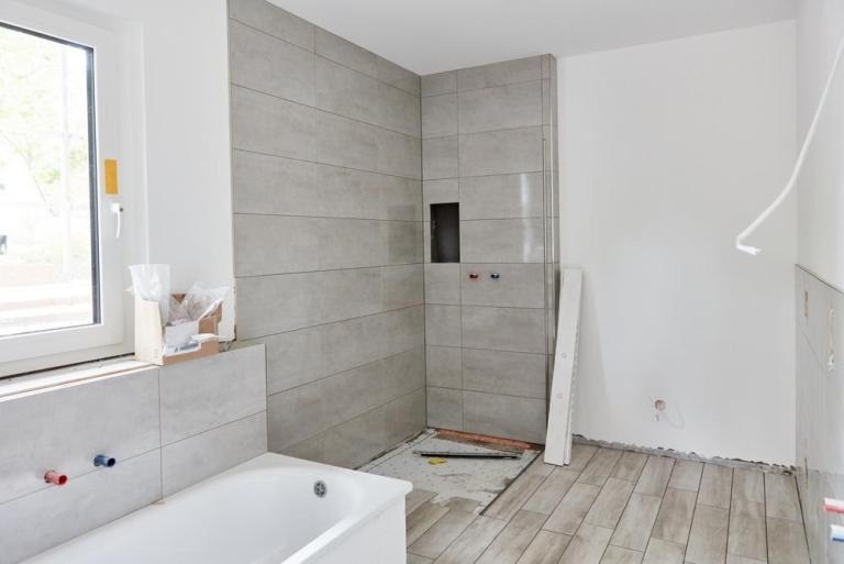 La création d'une salle de bain à Cernay demande de la rigueur.